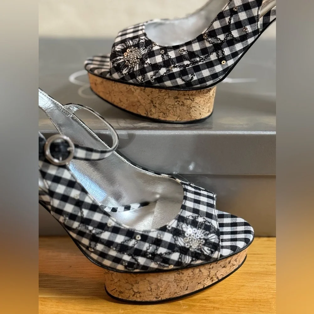 Black & White Gingham Print, Sling Back, Sequenced, Platform Heels ~ Size 7.5 🖤🤍